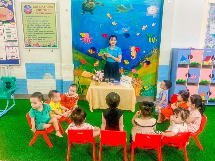 Hoạt động vui chơi của bé tại Trường Mầm Non Hoàng Nhi