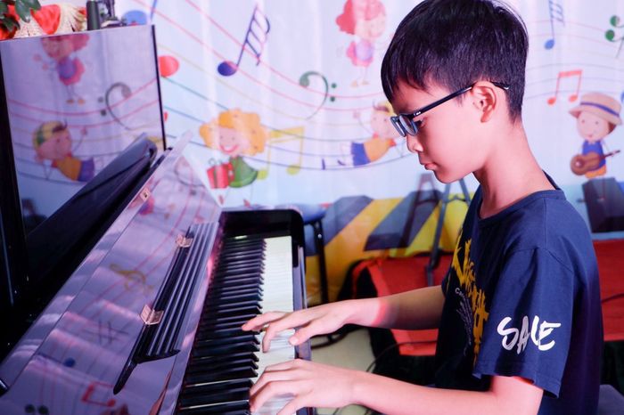Hình ảnh học viên say mê sáng tạo tại MuzikArt