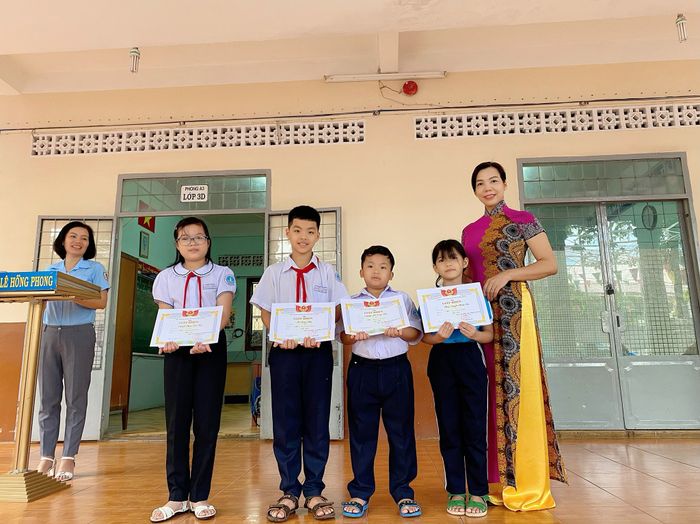 Hình ảnh lớp học tại Trường Tiểu học Lê Hồng Phong
