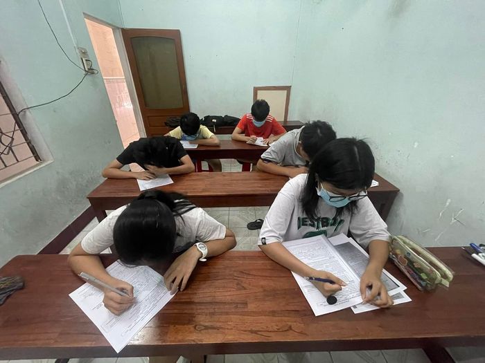 Luyện Thi THPT Huỳnh Huệ - Tiếng Anh ảnh 2