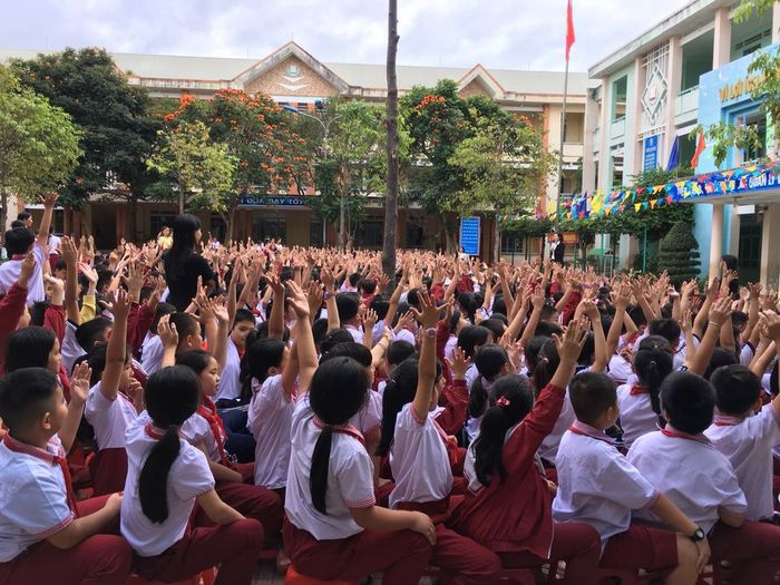 Hình ảnh khuôn viên xanh mát Trường tiểu học Phan Chu Trinh