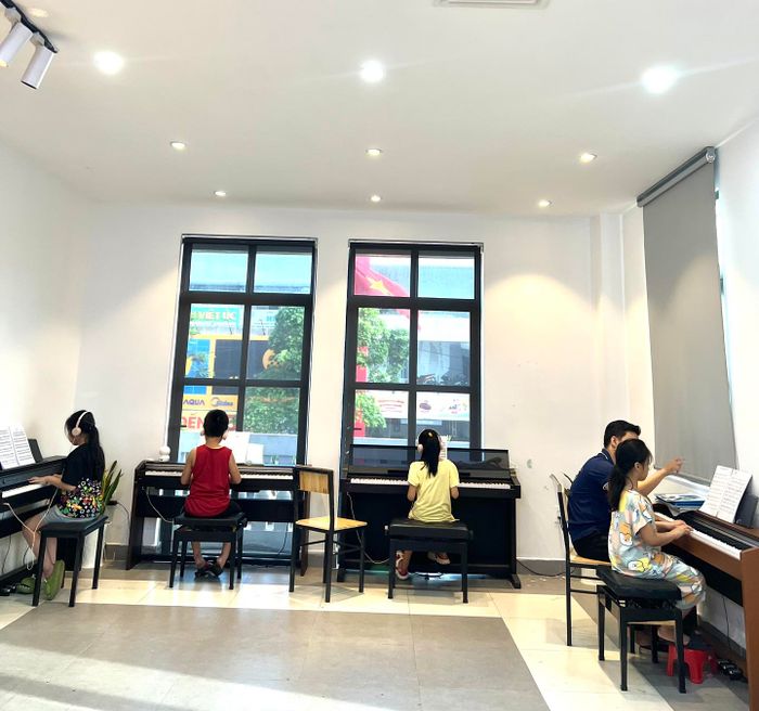 Hình ảnh học viên biểu diễn tại Trung Tâm Đào Tạo Piano Hải Phòng