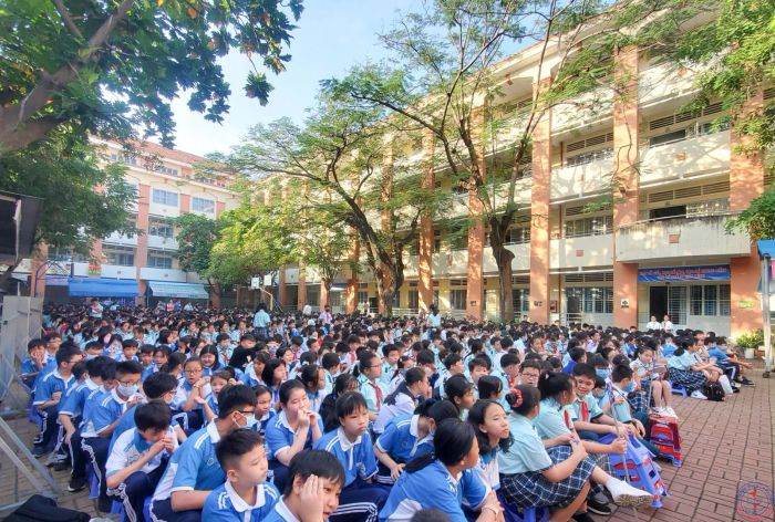 Bức ảnh đầu tiên về THCS Lý Phong - Lưu giữ hình ảnh ngôi trường trăm tuổi với nét kiến trúc hài hòa giữa truyền thống và hiện đại.