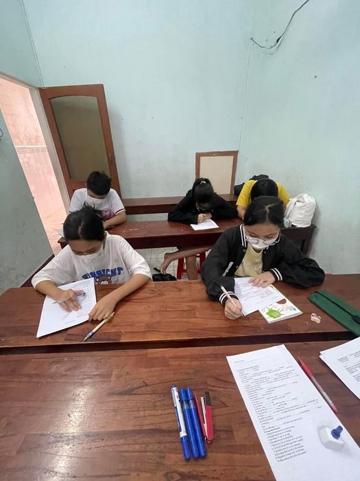 Luyện Thi THPT Huỳnh Huệ - Tiếng Anh ảnh 1