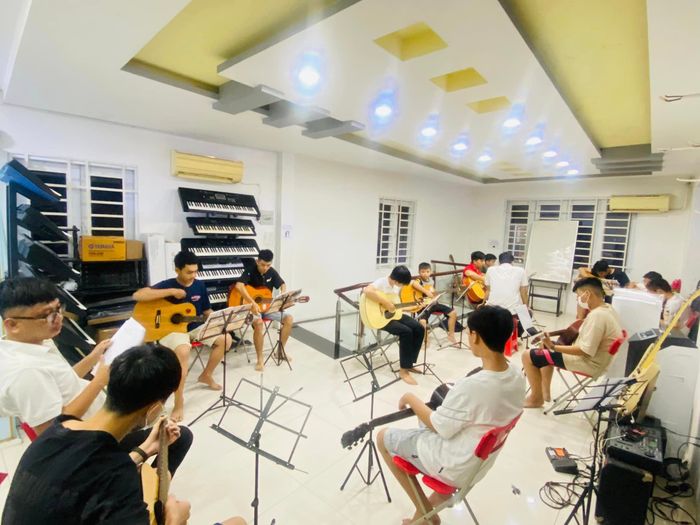 Lớp học guitar chất lượng tại Ngọc Hưng Phát Music Center