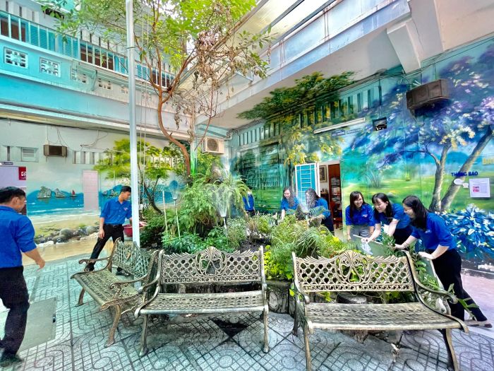 Ngôi trường THCS Ba Đình hiện lên qua bức ảnh số 2, lưu giữ những khoảnh khắc đáng nhớ về ngôi trường thân yêu.