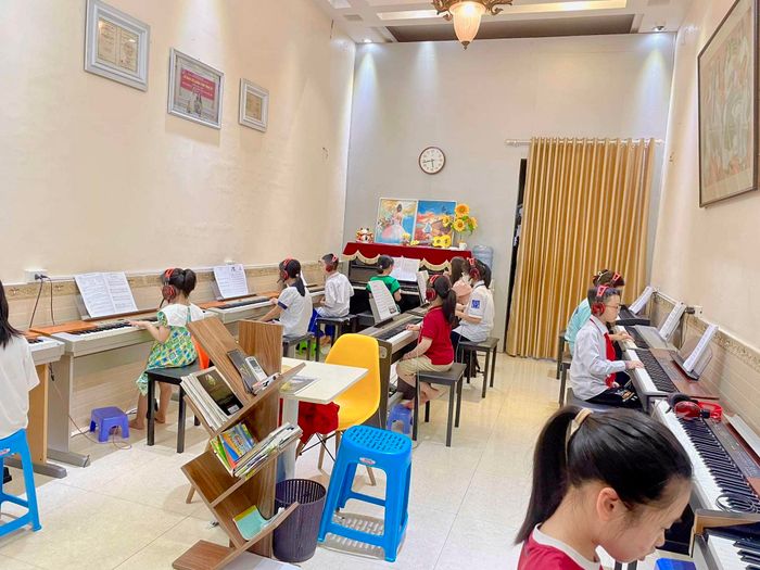 Hình ảnh học viên biểu diễn tại sân khấu Pianoland