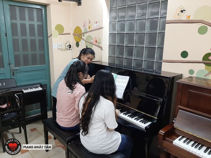 Giờ học piano đầy cảm hứng tại Trung tâm Nhất Tâm