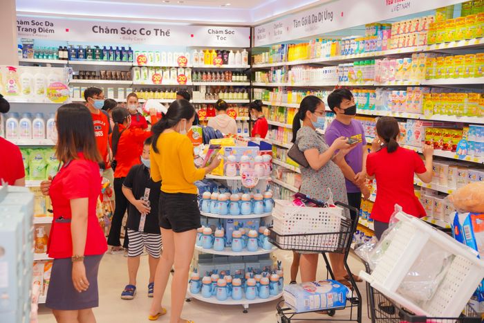 Khám phá không gian mua sắm hiện đại tại Con Cưng qua ảnh 1