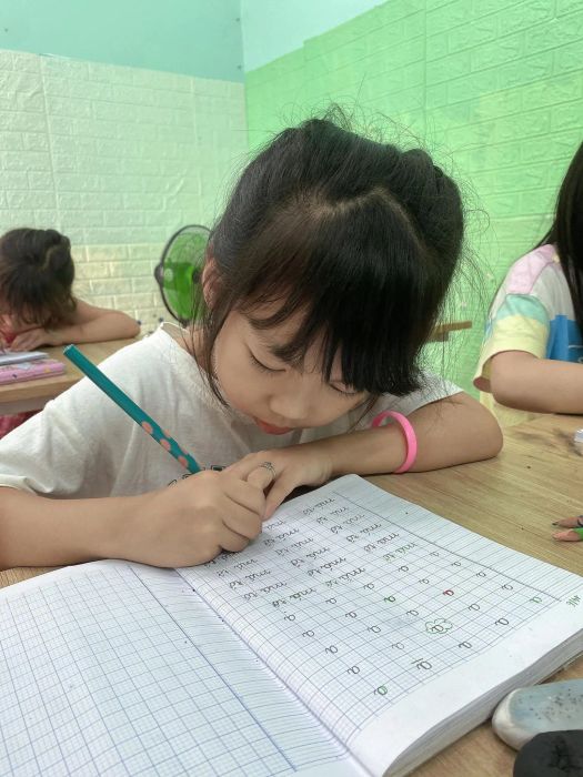 Không gian học tập đầy cảm hứng tại Luyện Chữ Đẹp Cô Mai