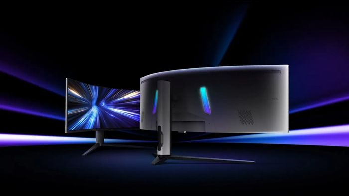 TCL 57R94 không thiếu bất kỳ cổng kết nối cần thiết nào