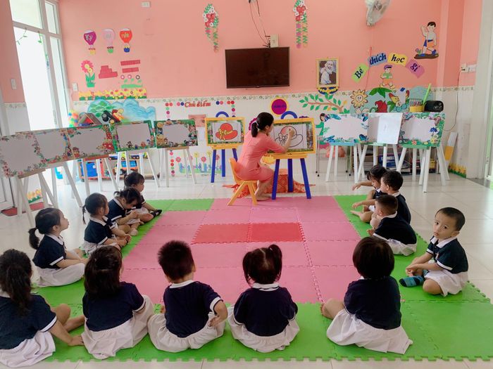 Hoạt động vui chơi của bé tại Trường Mầm Non Vành Khuyên