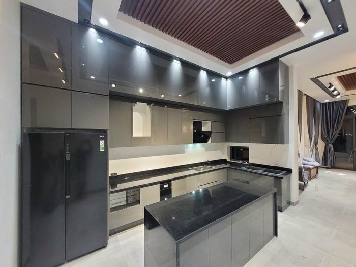 Hình ảnh tủ bếp cao cấp tại showroom Duyên - Thế Giới Tủ Bếp