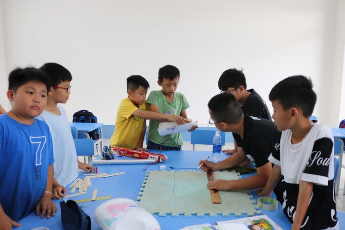 Hình ảnh khuôn viên xanh mát Trường Nguyễn Khuyến