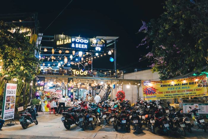 Không gian ấm cúng tại TOCO QUÁN Food & Beer