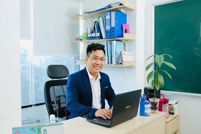 Thầy Đinh Đức Hiền ảnh 2