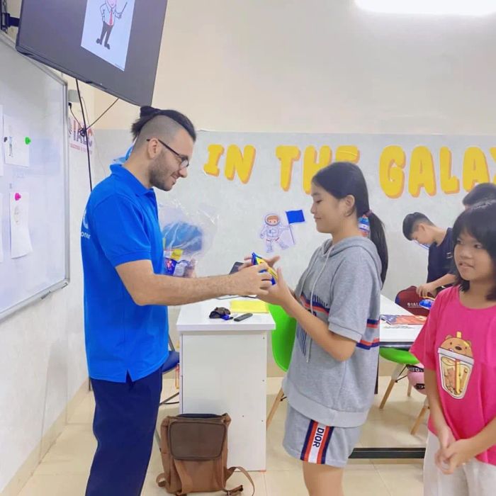 Hình ảnh minh họa sinh động từ IALC English Center