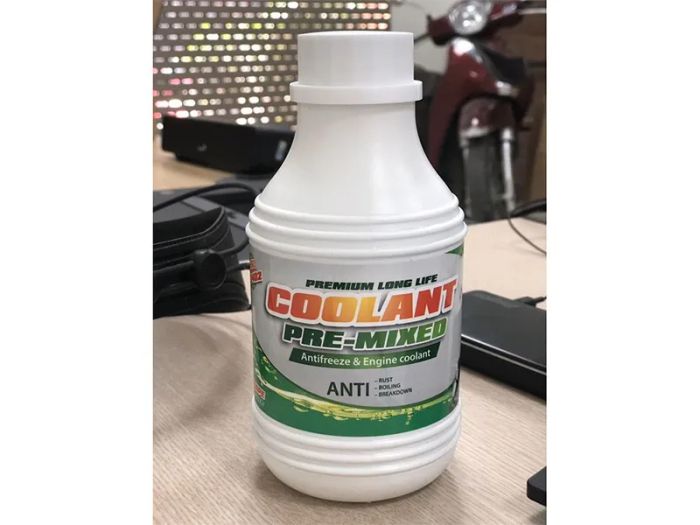 Hình ảnh chai nước làm mát Thaco CF1402