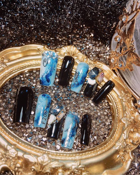 Hình ảnh học viên thực hành kỹ thuật nail tại CHARM NAIL