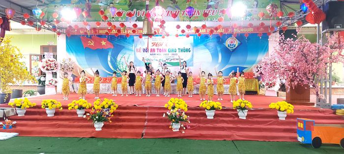 Ảnh 2 - Trường Mầm non Hoàng Quế: Khung cảnh học tập đầy màu sắc và tiếng cười trẻ thơ