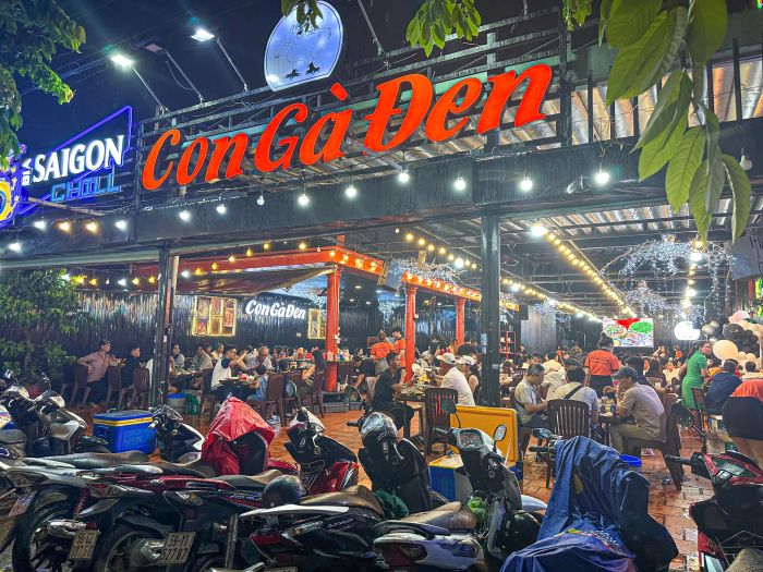 Không gian ấn tượng tại Con Gà Đen