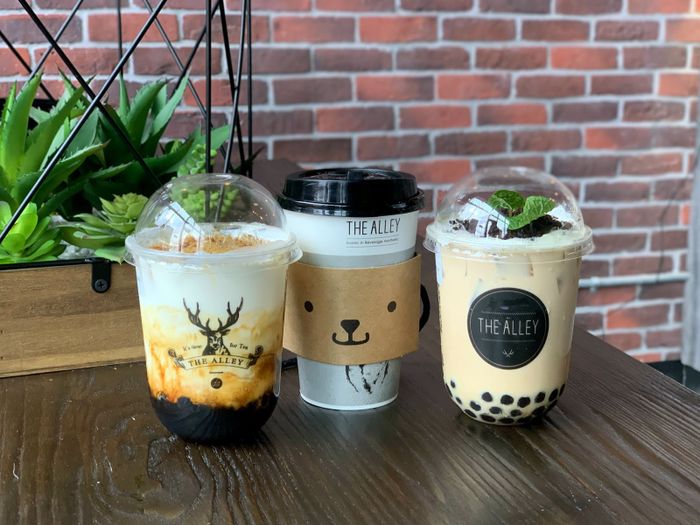 The Alley ảnh 2 - Góc nhìn chân thực về thế giới trà sữa nguyên bản