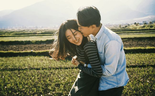 Khoảnh khắc hòa giải - Ảnh 1: Ngôn ngữ tình yêu không lời