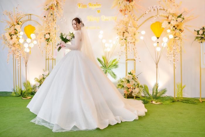 Một trong những bộ váy cưới lộng lẫy nhất tại Smile Bridal. Đến đây, cô dâu sẽ cảm nhận được sự tinh tế trong từng thiết kế và chất liệu. Smile Bridal mang đến những khoảnh khắc tuyệt vời trong ngày trọng đại của bạn.