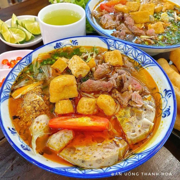 Không gian hiện đại tại Bún Riêu Tạ Hiện - Nơi ẩm thực truyền thống gặp gỡ phong cách mới