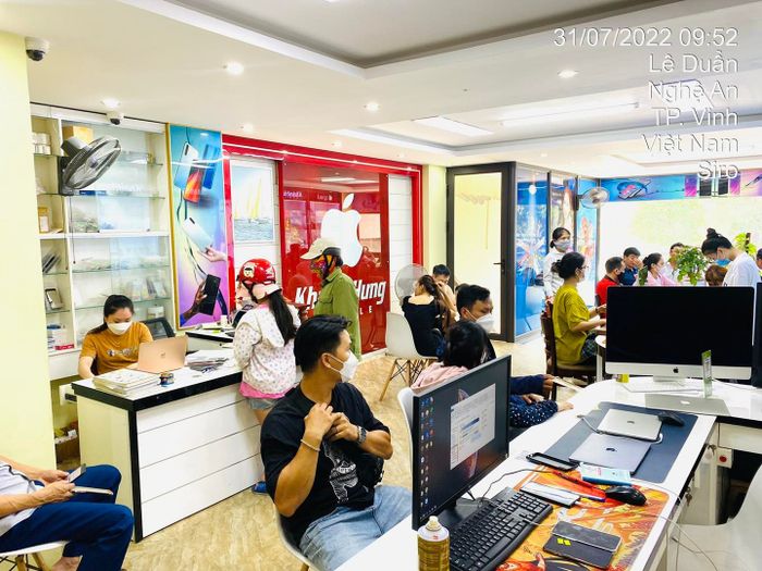 Không gian trưng bày hiện đại tại Khánh Hưng Mobile