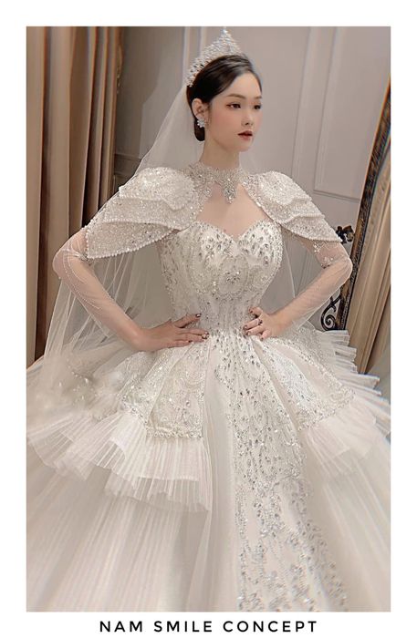 Với những bộ váy cưới sang trọng và đầy tinh tế, Smile Bridal là địa chỉ lý tưởng để bạn tìm thấy chiếc váy cưới mơ ước. Mỗi thiết kế đều là một tác phẩm nghệ thuật, giúp cô dâu tự tin tỏa sáng trong ngày trọng đại của mình.