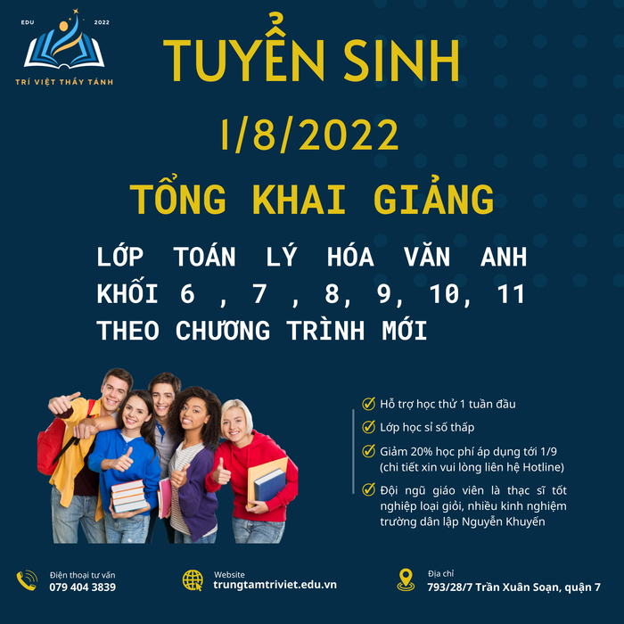 Khoảnh khắc Thầy Tánh hướng dẫn học trò qua màn hình máy tính với nụ cười ấm áp