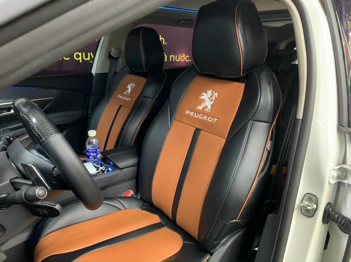 Hình ảnh đội ngũ kỹ thuật viên chuyên nghiệp tại Hoàn Thiện Auto