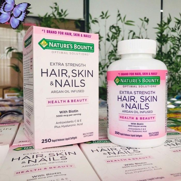 Viên Uống Đẹp Da, Tóc, Móng Hair Skin Nail Nature's Bounty – ảnh 2 thể hiện sự tươi trẻ và rạng rỡ từ bên trong