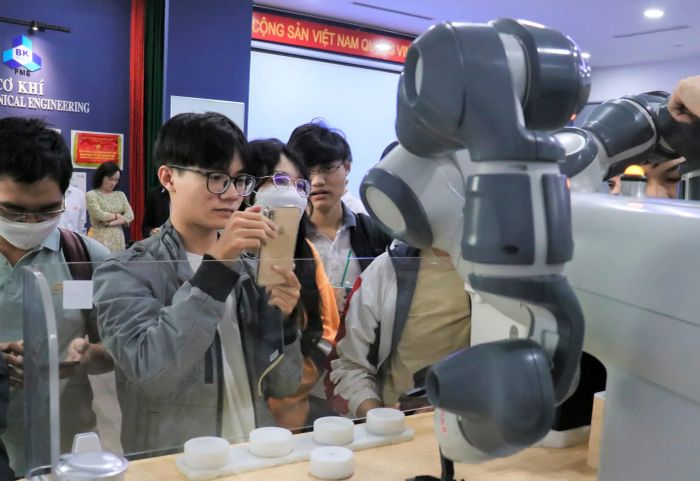Đại học Bách Khoa - Đại học Quốc gia TP. HCM - Hình ảnh 2