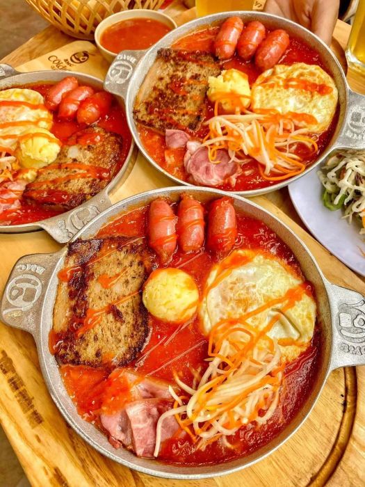Hình ảnh đặc trưng Bánh Mỳ Chảo Cột Điện - Nét ẩm thực sáng tinh túy