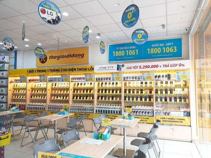 Không gian mua sắm hiện đại tại Thế Giới Di Động