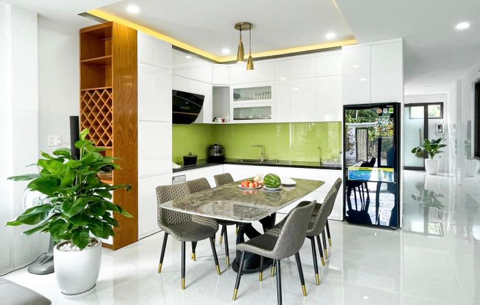 Không gian trưng bày sang trọng tại BẾP VIỆT TIẾN