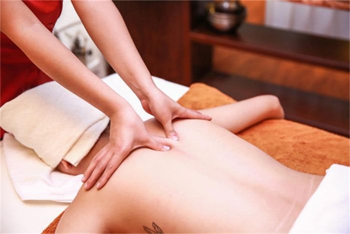 Quy trình massage chuyên nghiệp tại Leemai's Healthcare (Ảnh 2)
