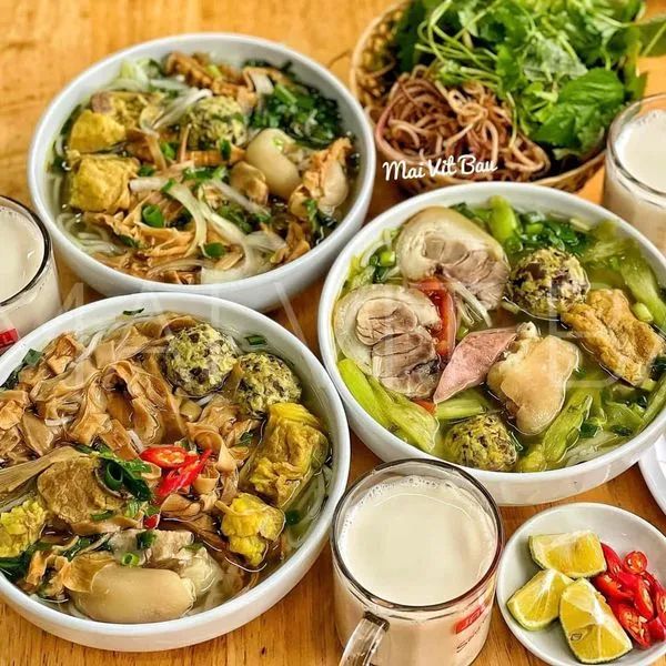 Hình ảnh tô bún mọc đặc trưng tại Huynh Đệ Quán - Nét đẹp ẩm thực sáng xứ Thanh