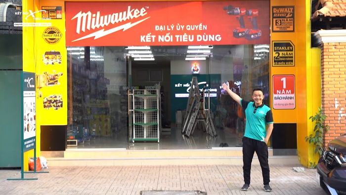 Kết Nối Tiêu Dùng - Hình ảnh minh họa sống động về hệ thống showroom và sản phẩm chất lượng