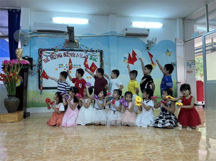 Ảnh 2 - Giờ học ngoài trời đầy màu sắc tại Mầm Non Vàng Anh