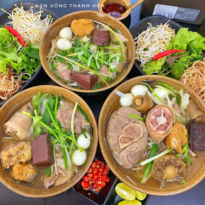 Hình ảnh tô bún bò Huế đặc trưng tại Cô Mén - Nét Huế giữa lòng Thanh Hóa