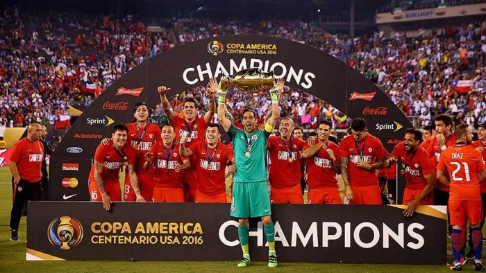 Khoảnh khắc lịch sử của thế hệ vàng Chile đăng quang Copa América 2016