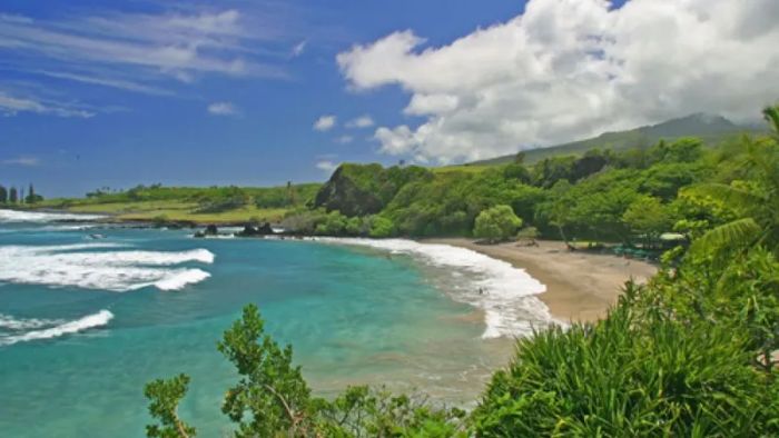 Bãi biển Hamoa - Viên ngọc xanh của Maui