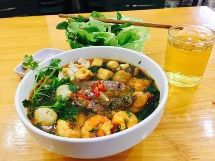 Khoảnh khắc ẩm thực tại Bún Miến Hải Sản Linh Lùn - Sự hòa quyện của biển cả