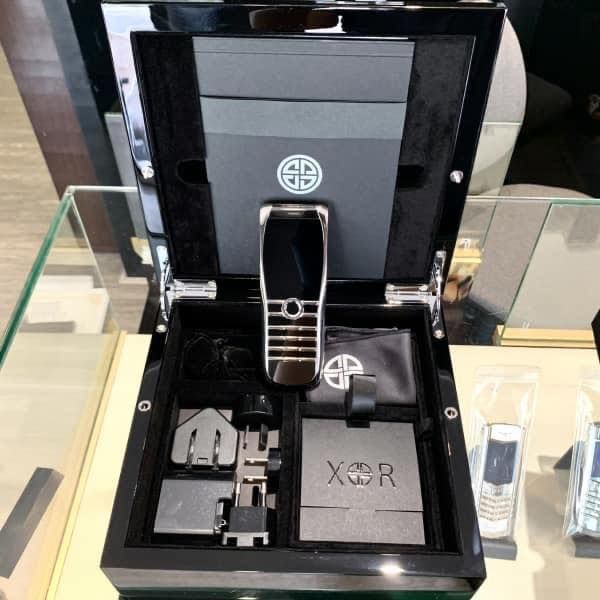 Không gian trưng bày sang trọng tại Hiếu Giang Luxury Mobile