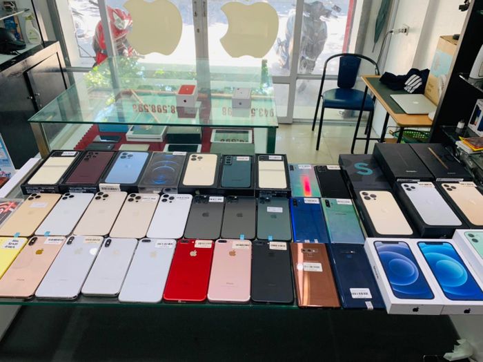 Không gian trưng bày sản phẩm tại Trường Duy Mobile