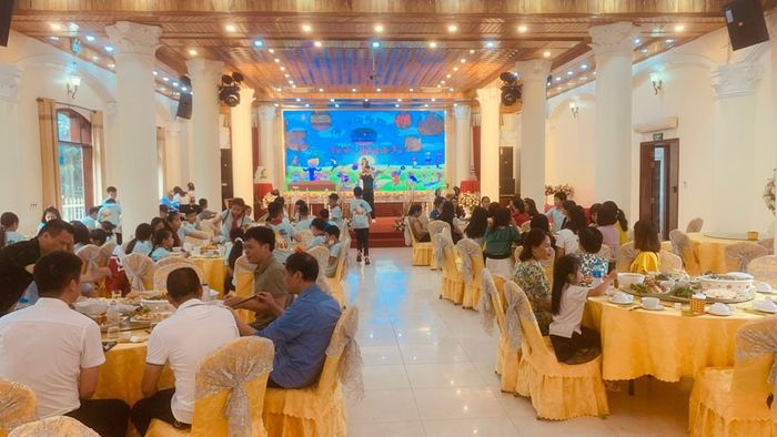 Khám phá vẻ đẹp sang trọng qua loạt ảnh đầu tiên về Trung Xuân Restaurant & Hotel