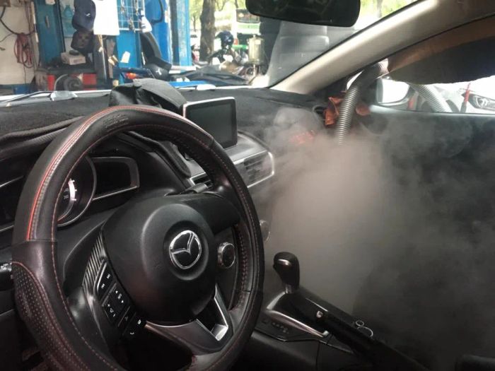 Hình ảnh thực tế quy trình vệ sinh chuyên nghiệp tại Tiến Hoài Auto Care
